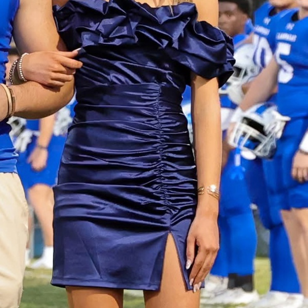 Chic Navy Off-Shoulder Mini Dress